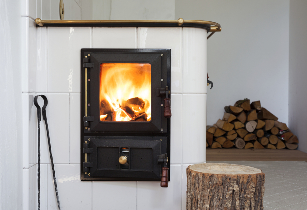 Close,Up,Photo,Of,Fire,Burning,In,Wood,Burning,Oven,